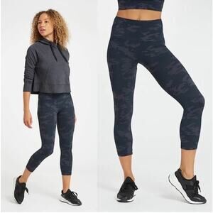 SPANX Look At Me Now Cropped Seamless Leggings Womens M Black Camo Compression